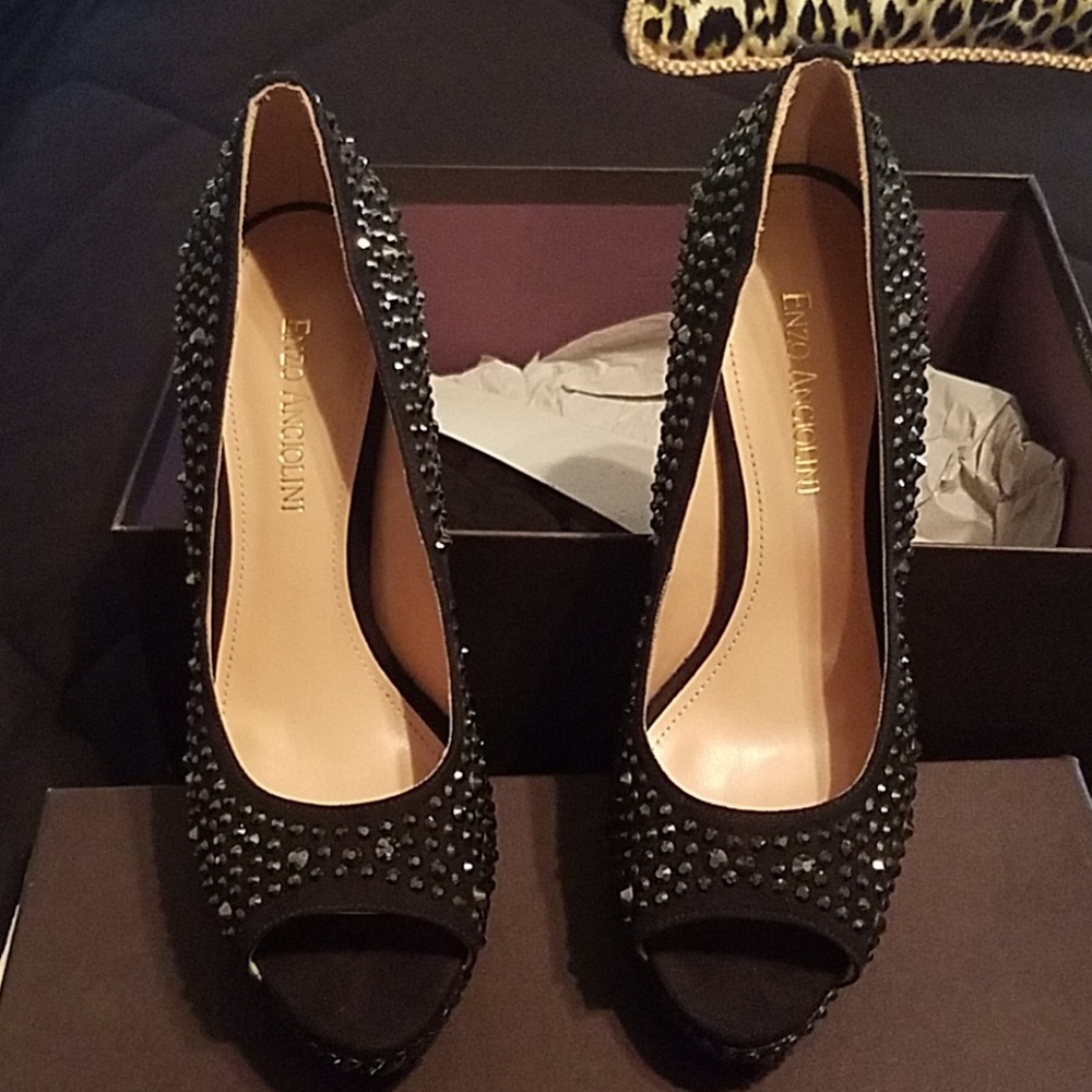NWOT Enzo Angolini black Rockstuds shoes